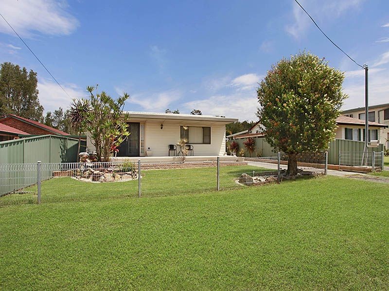 8 Barton Street Doyalson, Budgewoi NSW 2262