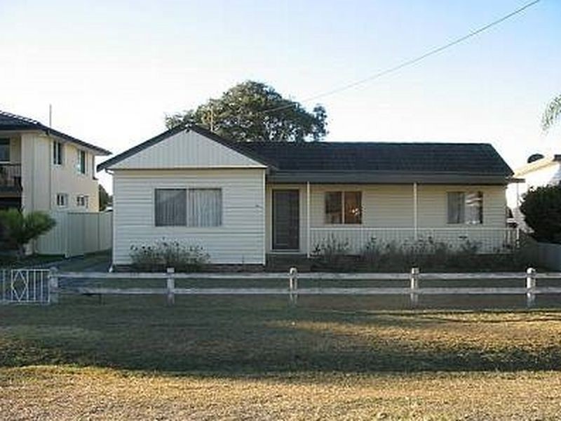 24 Alice Parade, Toukley NSW 2263