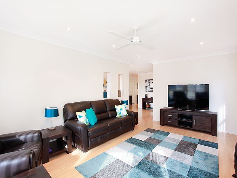 2 Heron Close, Watanobbi NSW 2259