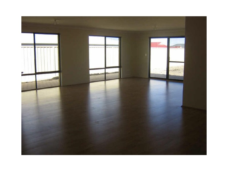 16 Sundowner Meander, Banksia Grove WA 6031