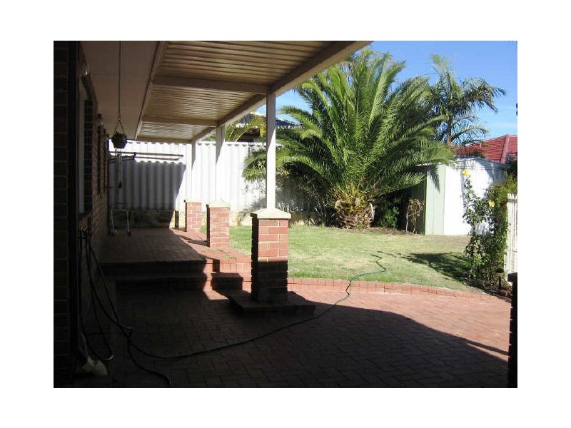 28 Houghton Drive, Carramar WA 6031