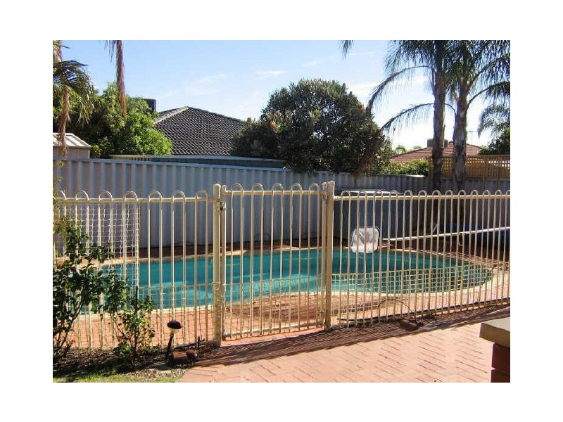 28 Houghton Drive, Carramar WA 6031