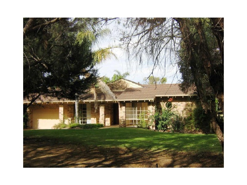 28 Honeysuckle Grove, Carramar WA 6031