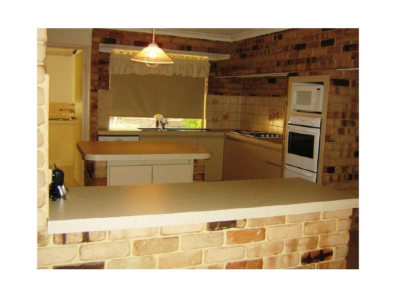 28 Honeysuckle Grove, Carramar WA 6031