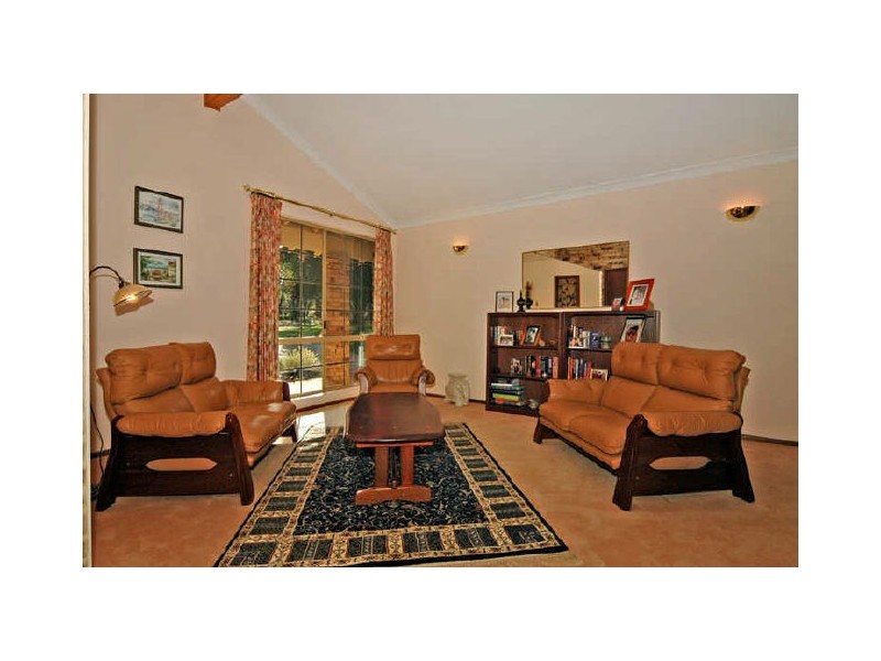 28 Honeysuckle Grove, Carramar WA 6031