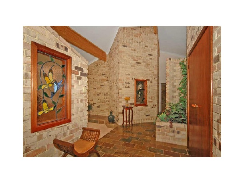 28 Honeysuckle Grove, Carramar WA 6031