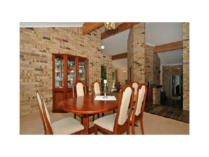 28 Honeysuckle Grove, Carramar WA 6031