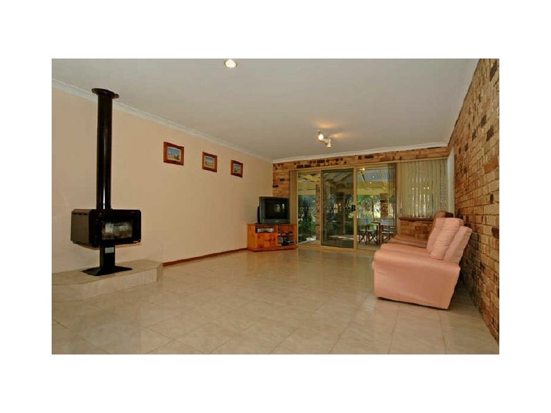 28 Honeysuckle Grove, Carramar WA 6031