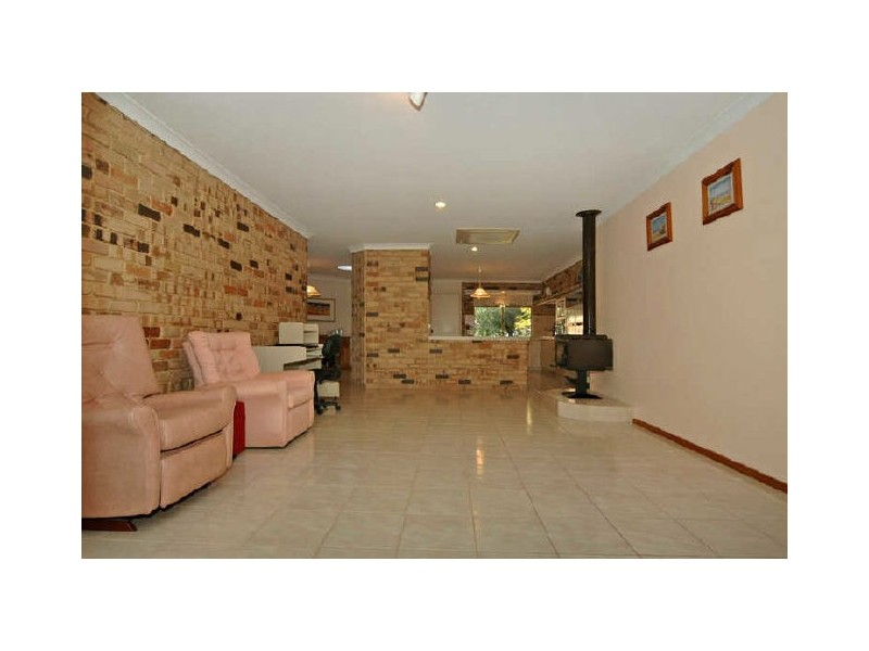 28 Honeysuckle Grove, Carramar WA 6031