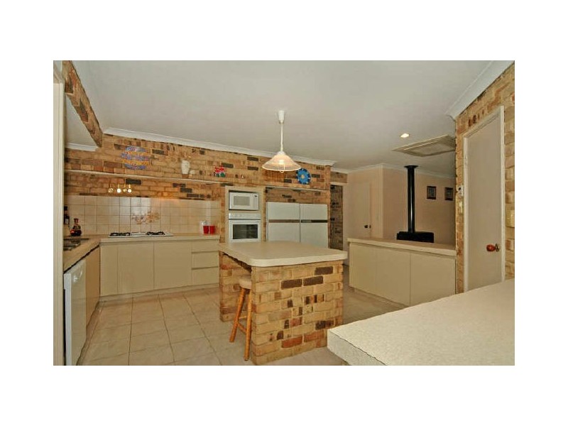 28 Honeysuckle Grove, Carramar WA 6031