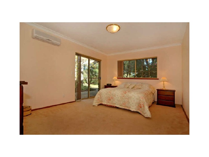 28 Honeysuckle Grove, Carramar WA 6031