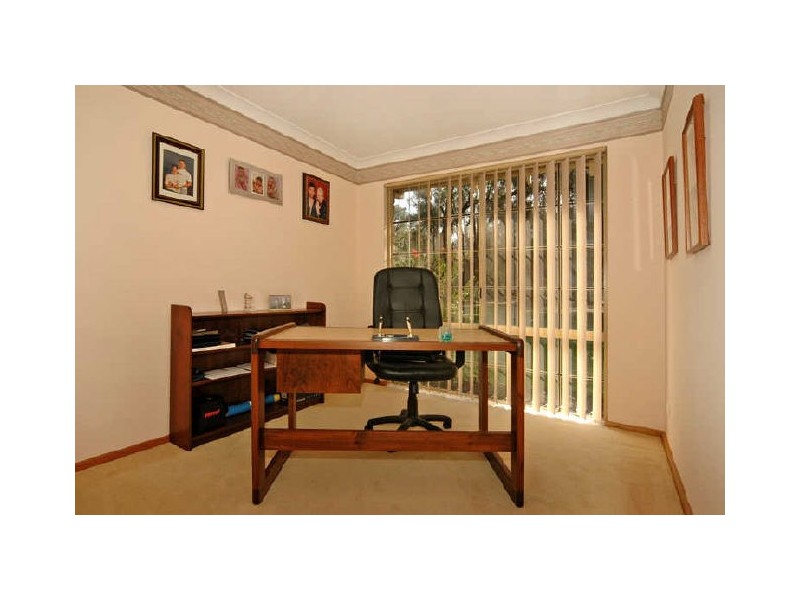 28 Honeysuckle Grove, Carramar WA 6031