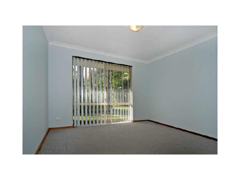 28 Honeysuckle Grove, Carramar WA 6031