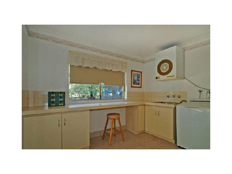 28 Honeysuckle Grove, Carramar WA 6031