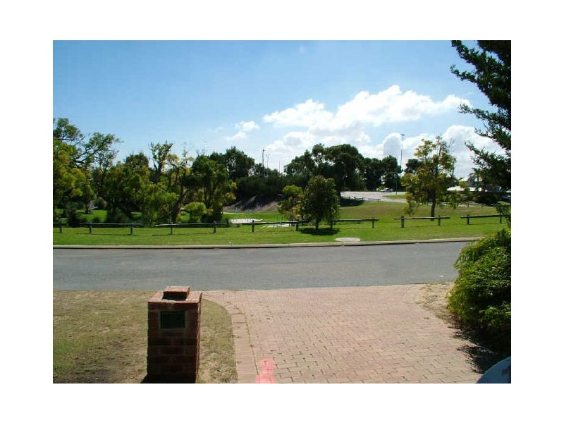 5 Serpentine Gardens, Clarkson WA 6030