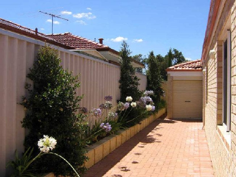 27 Innesvale Way, Carramar WA 6031