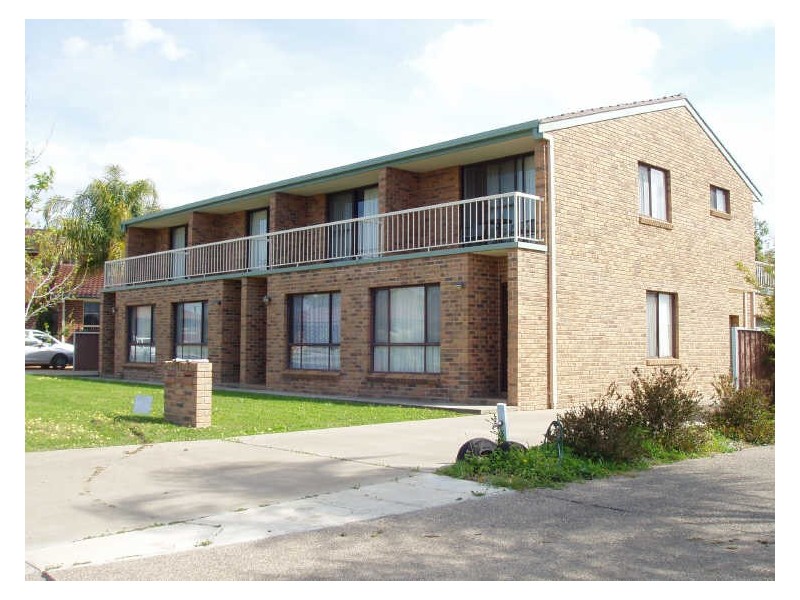 4/12 Illoura Street, Tamworth NSW 2340