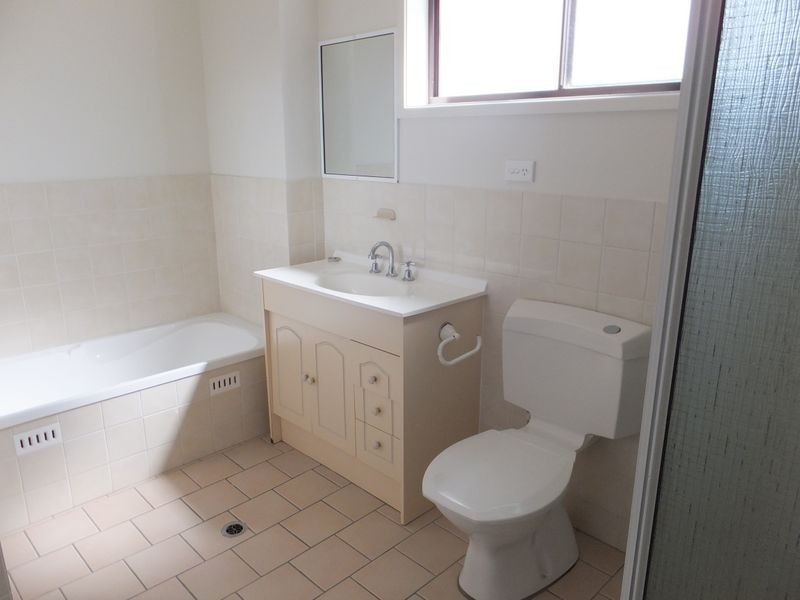 4/12 Illoura Street, Tamworth NSW 2340