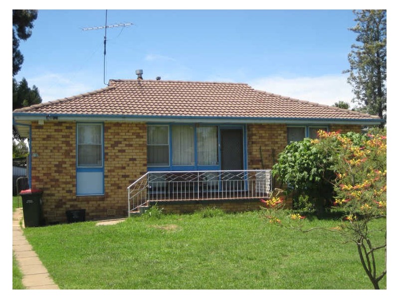 27 Bourne Street, Tamworth NSW 2340