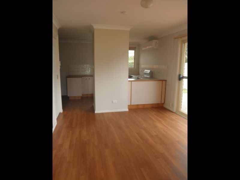 2/8 Curlew Crescent, Tamworth NSW 2340