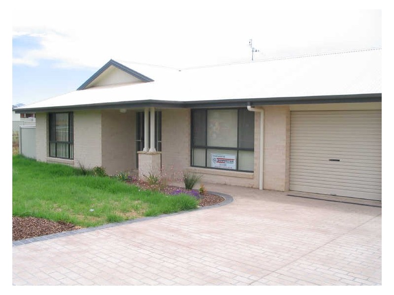 4 Warburton Drive, Tamworth NSW 2340