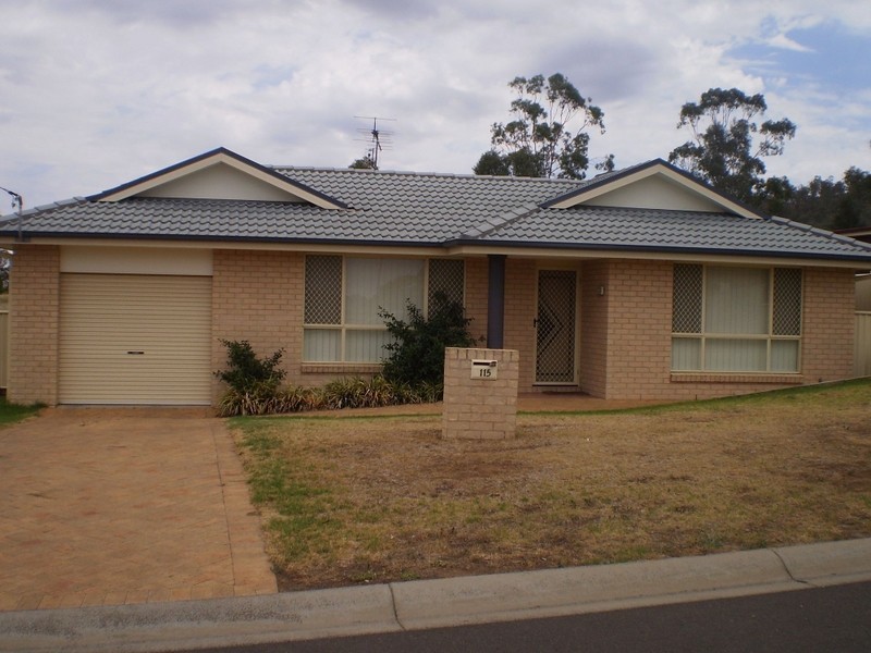 115 Glengarvin Drive, Tamworth NSW 2340