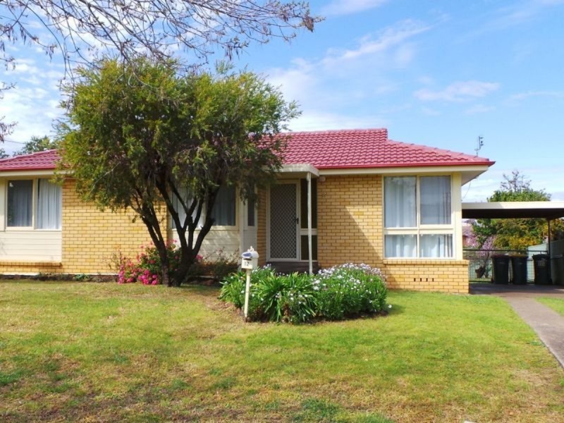 12 Ernest Street, Tamworth NSW 2340