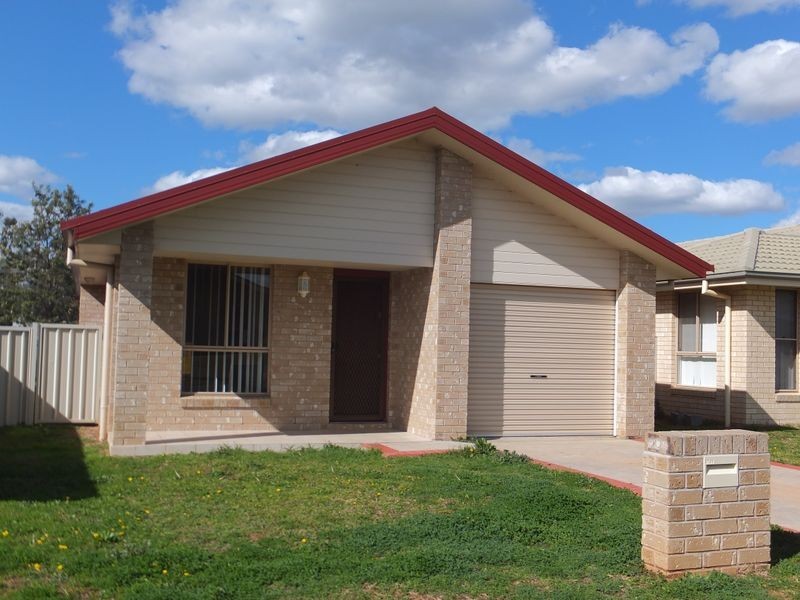 4 Tasman Place, Tamworth NSW 2340