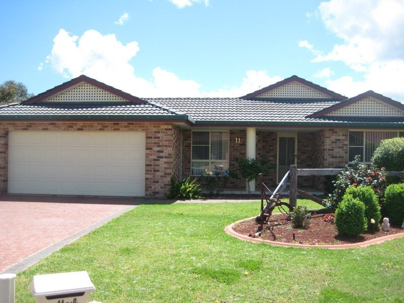 11 Minimbah Court, Hillvue NSW 2340