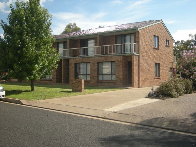 4/12 Illoura Street, Tamworth NSW 2340