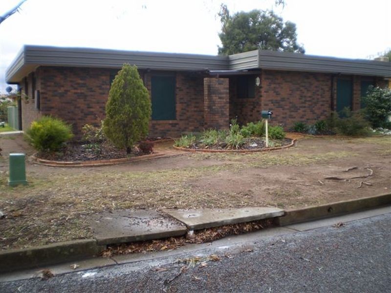 1 Waree Drive, Tamworth NSW 2340