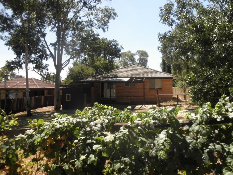 8 Fisher Road, Tamworth NSW 2340