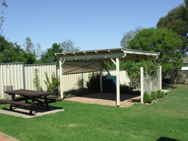 10 Cypress, Tamworth NSW 2340