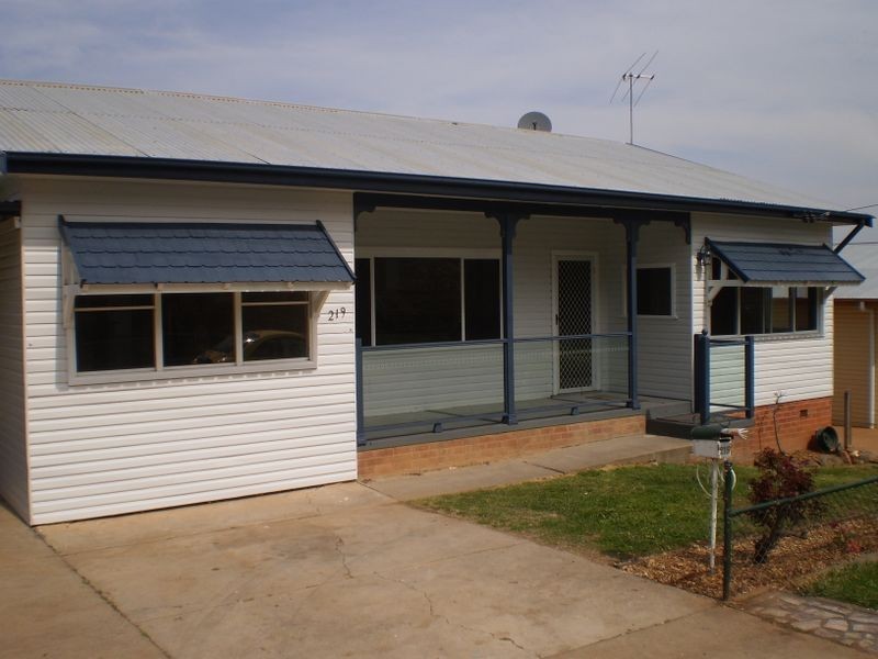 219 Johnston Street, Tamworth NSW 2340