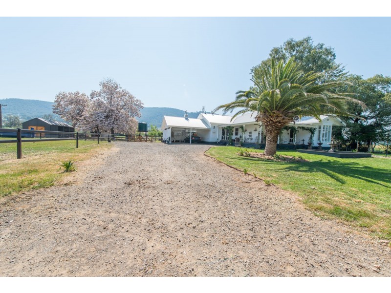 4 King George Avenue, Tamworth NSW 2340