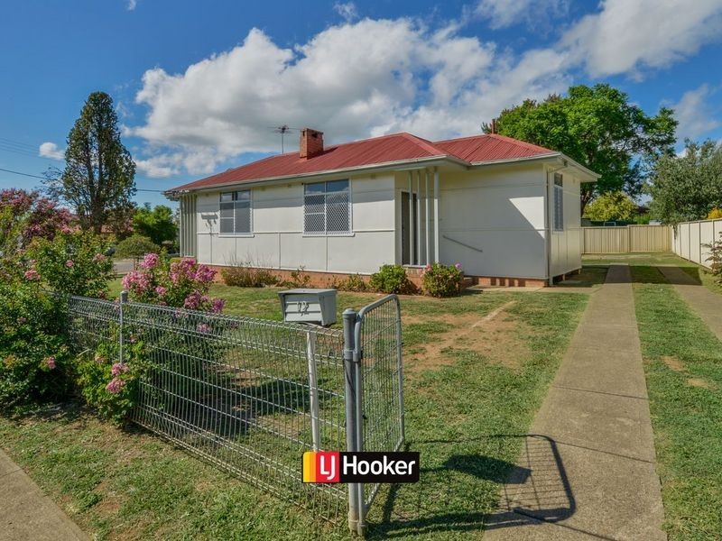 12 Thompson Crescent, Tamworth NSW 2340