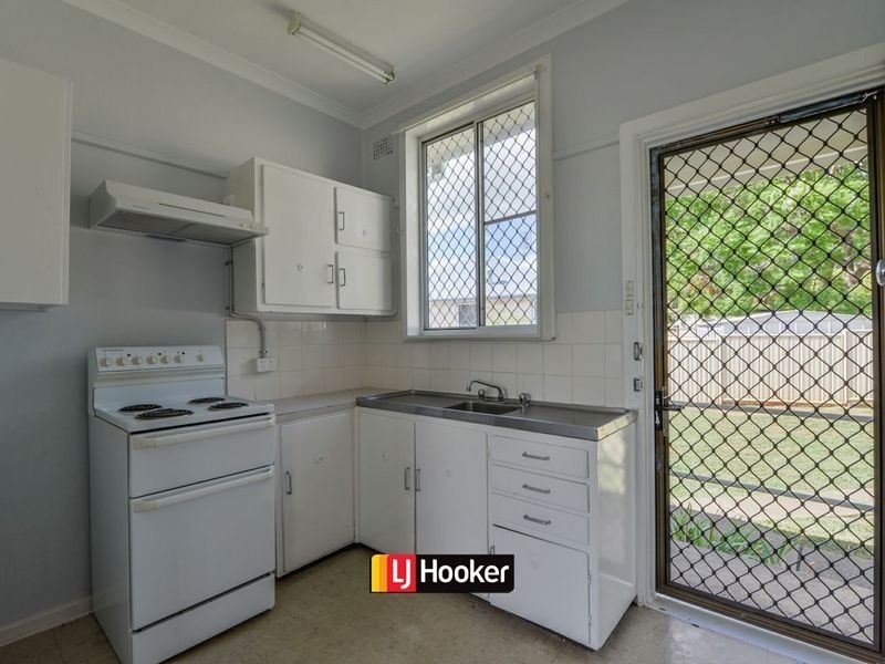 12 Thompson Crescent, Tamworth NSW 2340