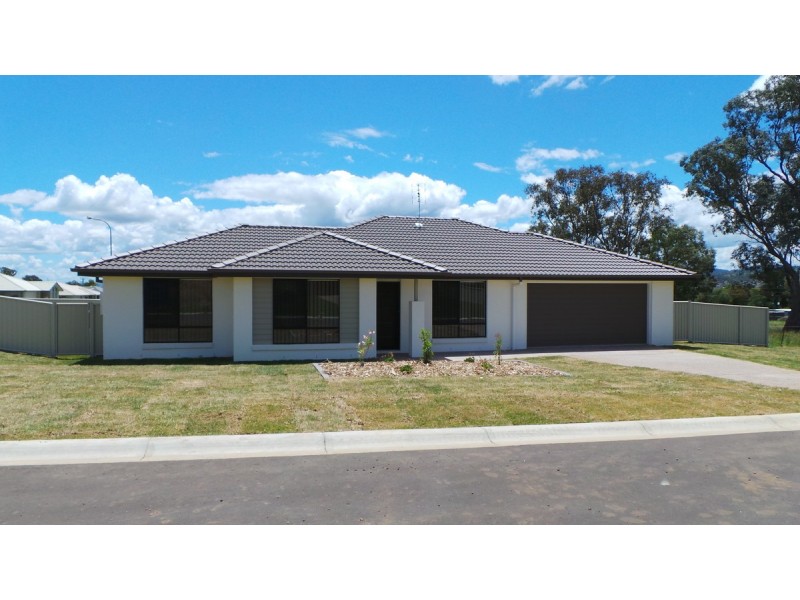 15 Mckinlay Place, Tamworth NSW 2340
