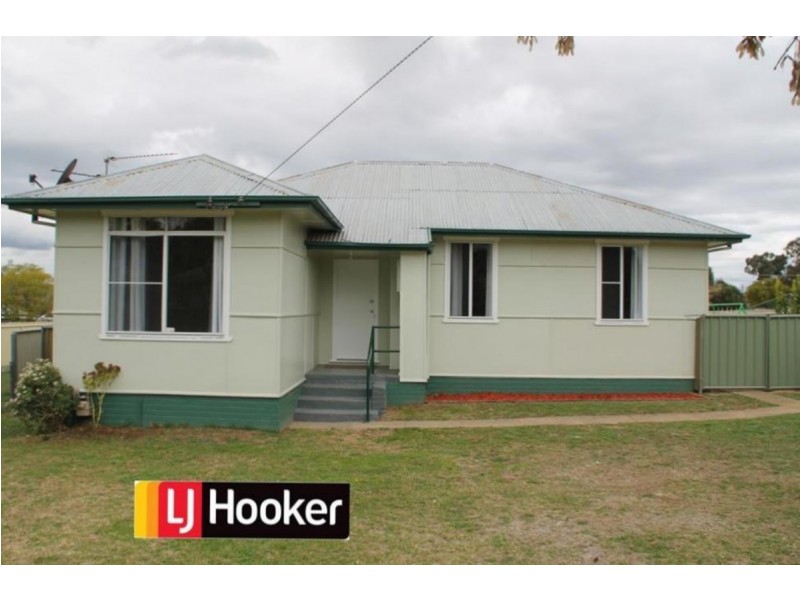 11 Thompson Crescent, Tamworth NSW 2340
