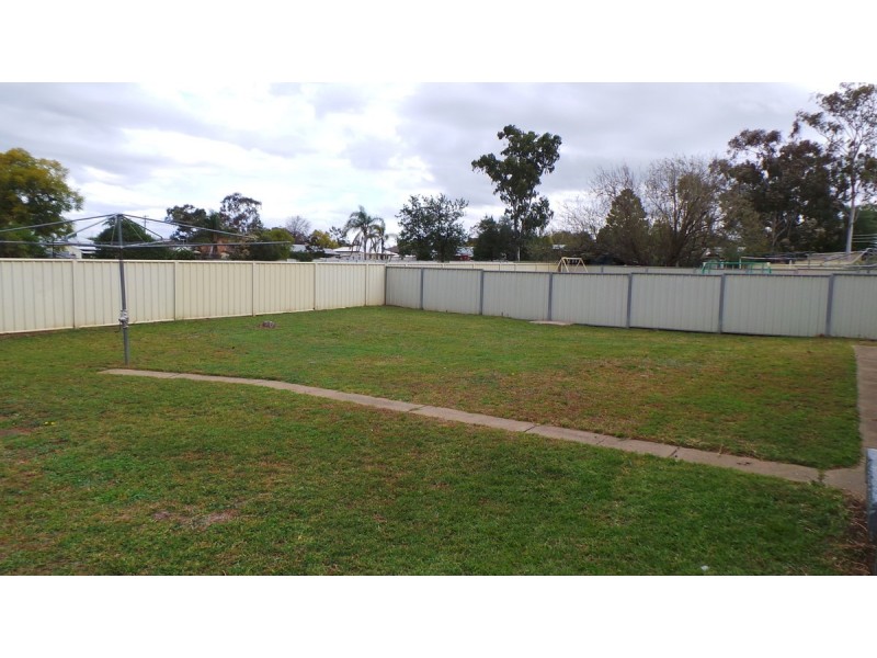 11 Thompson Crescent, Tamworth NSW 2340