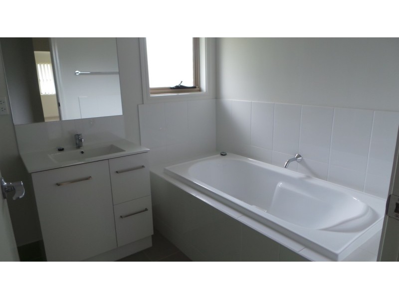 20 Regal Park Drive, Tamworth NSW 2340