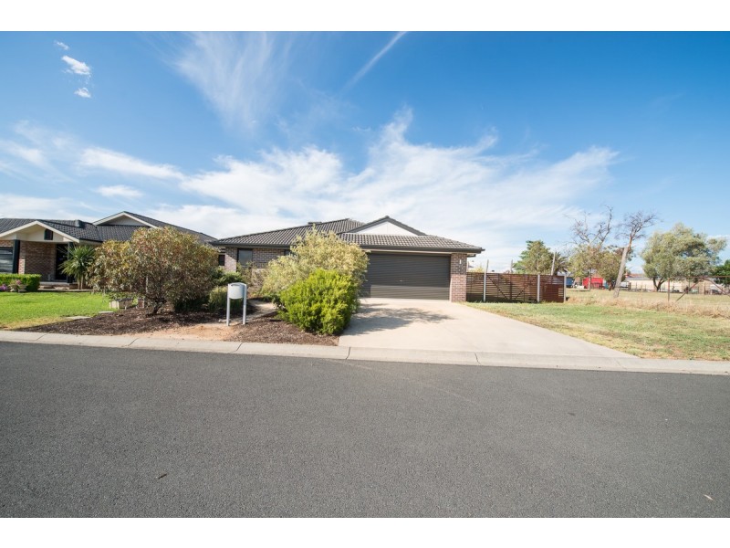 30 Gilbert Drive, Tamworth NSW 2340