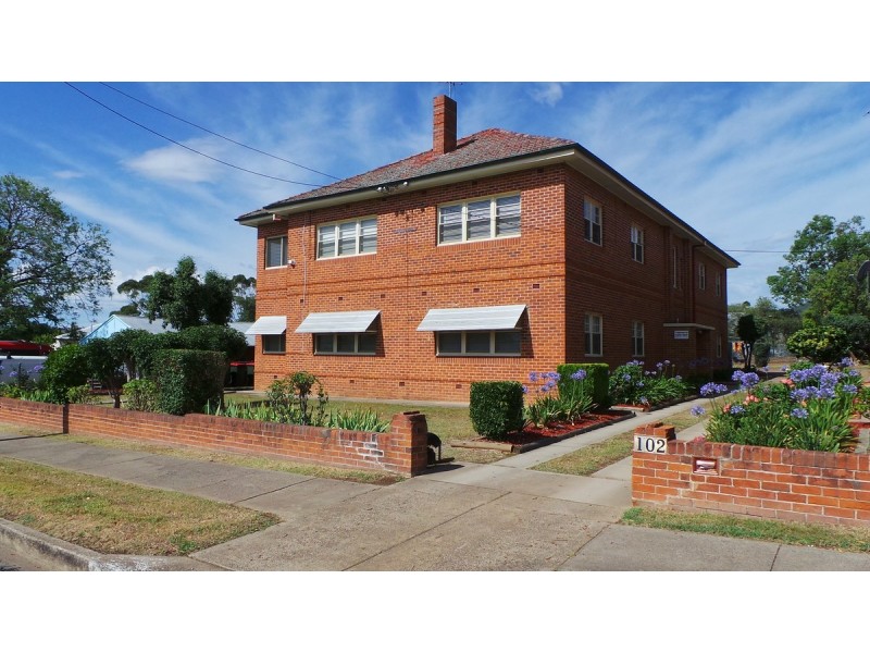 100-102 Belmore Street, Tamworth NSW 2340