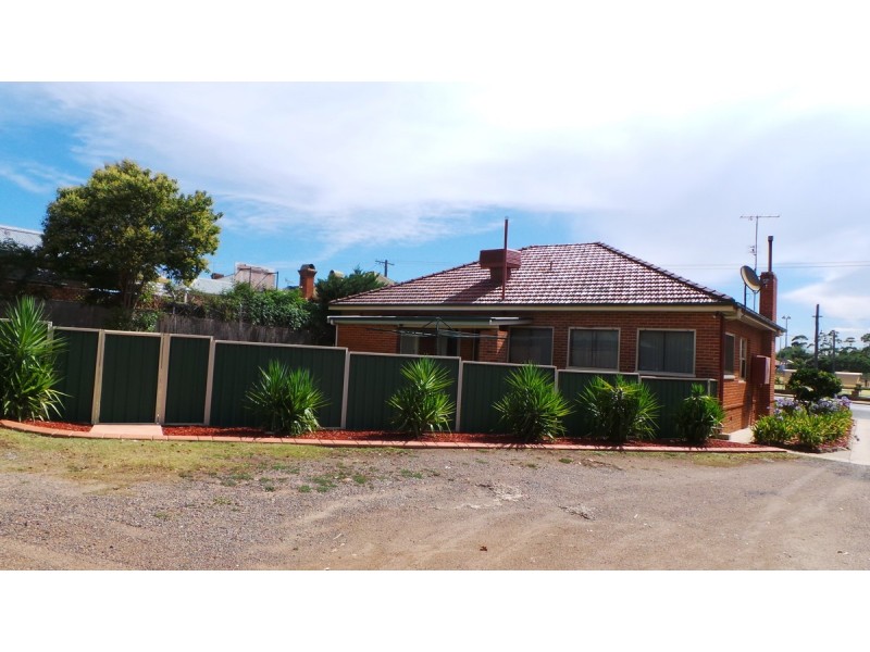 100-102 Belmore Street, Tamworth NSW 2340