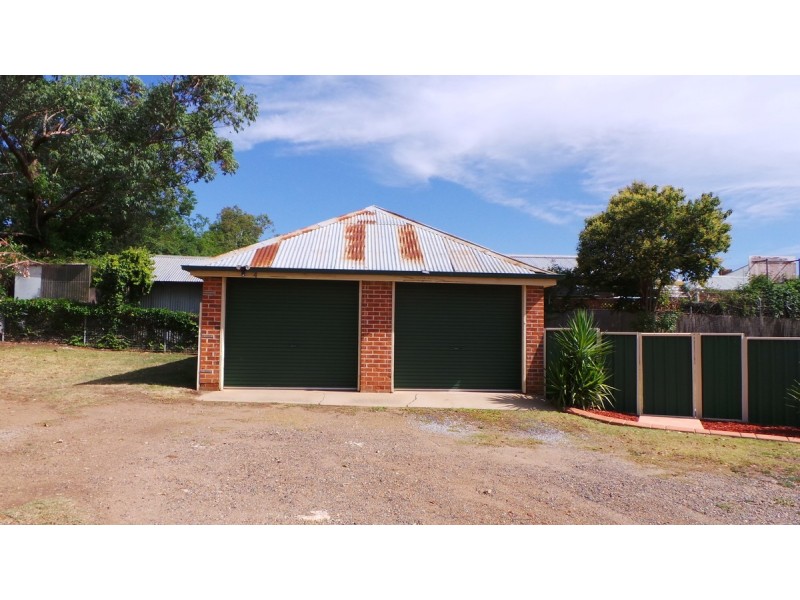 100-102 Belmore Street, Tamworth NSW 2340