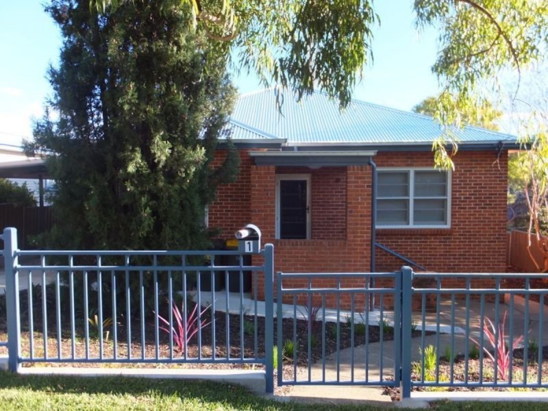 1 Douglas Avenue, Tamworth NSW 2340