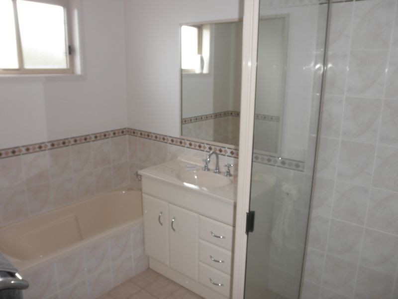 42 Southview Street, West Tamworth NSW 2340