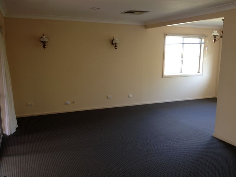 37 Kyooma Street, Tamworth NSW 2340