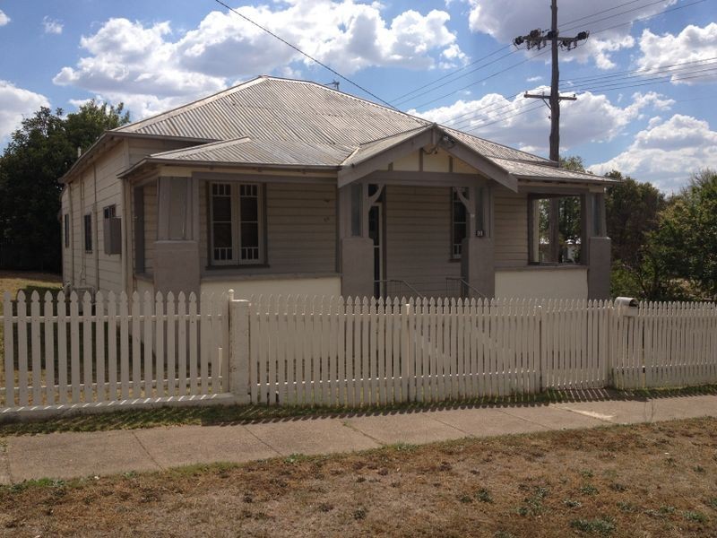 99 Crown Street, West Tamworth NSW 2340