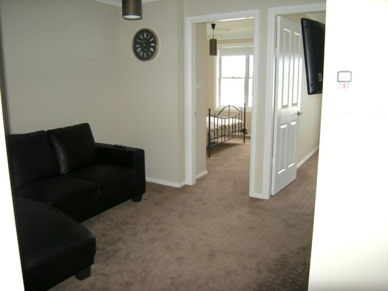 5 Boulevard Place, Hillvue NSW 2340